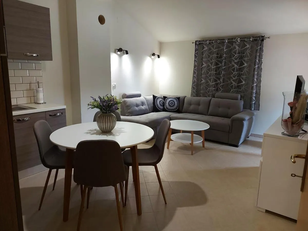 Apartment Marta Banjole 0*,  Croatia